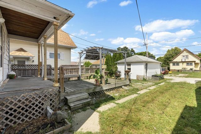 2152 S 72nd STREET, West Allis, WI 53219