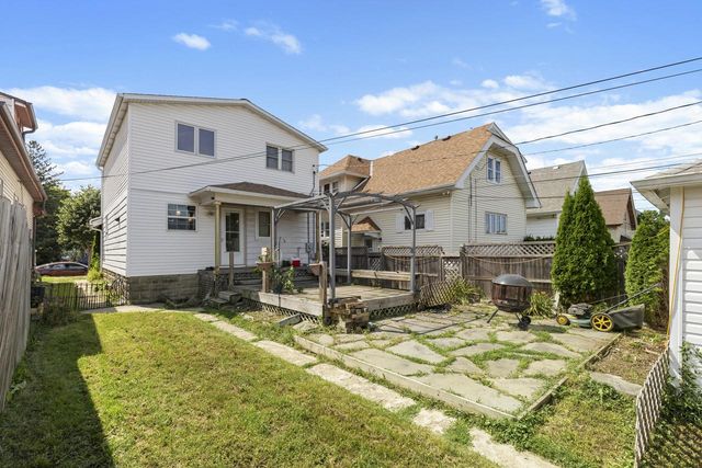 2152 S 72nd STREET, West Allis, WI 53219