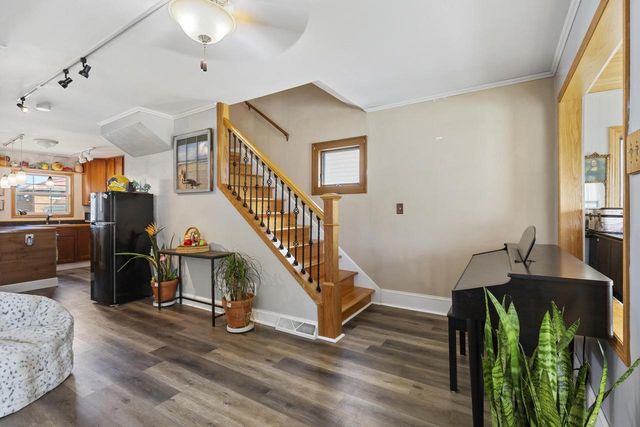 2152 S 72nd STREET, West Allis, WI 53219