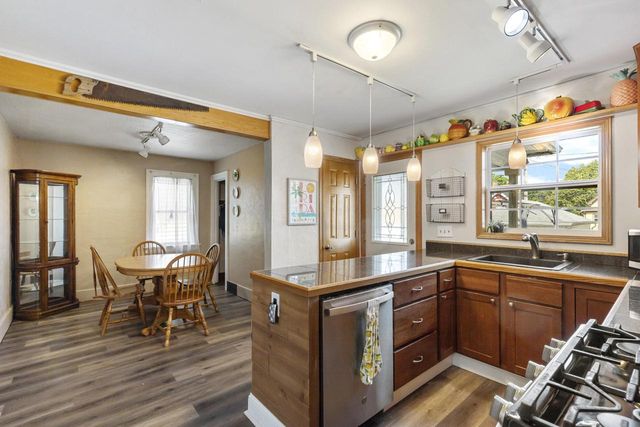 2152 S 72nd STREET, West Allis, WI 53219