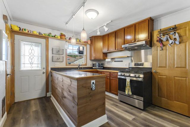 2152 S 72nd STREET, West Allis, WI 53219