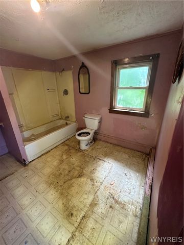 2961 Mckoon Avenue, Niagara Falls, NY 14305
