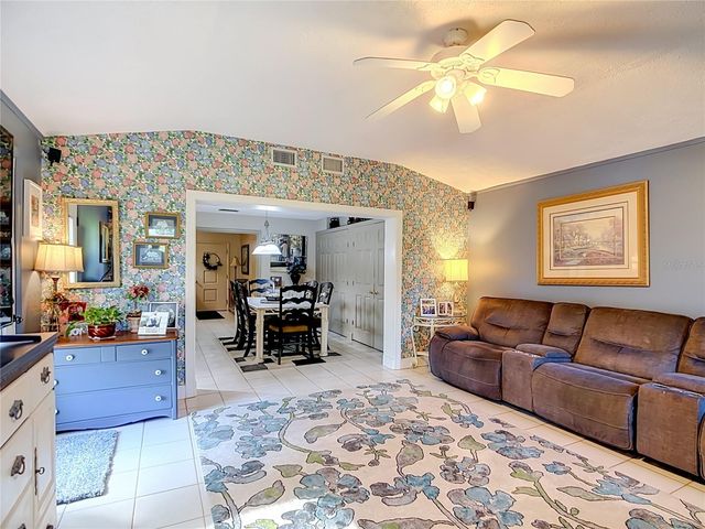 128 N LAKE FLORENCE DRIVE, Winter Haven, FL 33884
