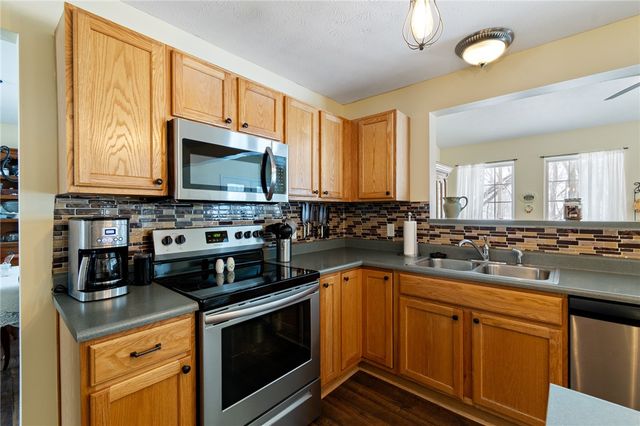 1045 Fawn Wood Drive, Webster, NY 14580