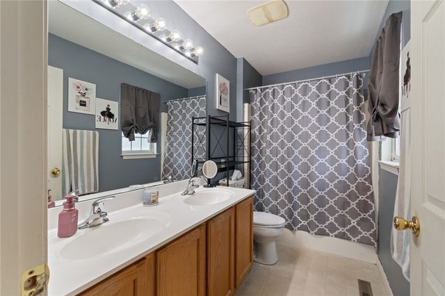 1045 Fawn Wood Drive, Webster, NY 14580