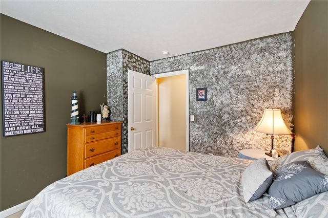 1045 Fawn Wood Drive, Webster, NY 14580