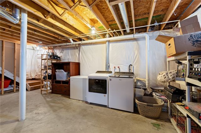 1045 Fawn Wood Drive, Webster, NY 14580