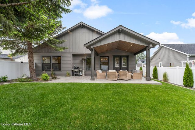 9116 N Raintree Ln, Hayden, ID 83835