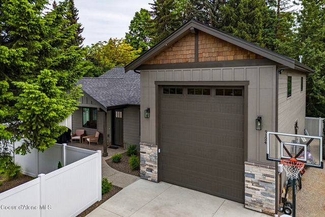 9116 N Raintree Ln, Hayden, ID 83835