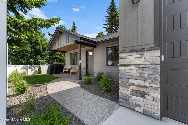 9116 N Raintree Ln, Hayden, ID 83835