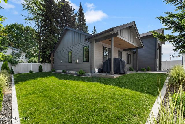 9116 N Raintree Ln, Hayden, ID 83835