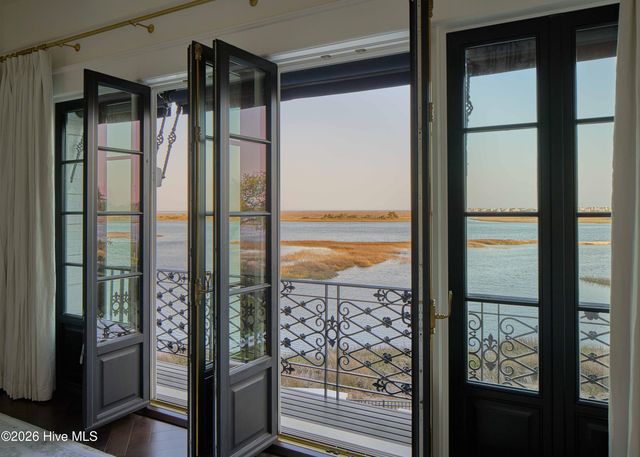 2316 Ocean Point Drive, Wilmington, NC 28405