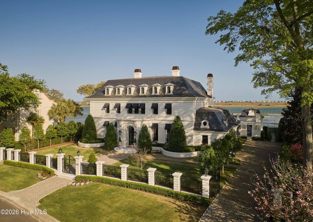 2316 Ocean Point Drive, Wilmington, NC 28405