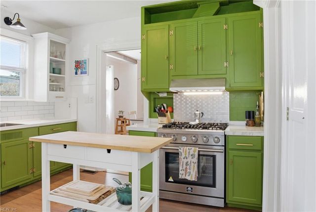 156 Sir Oliver RD, Norfolk, VA 23505