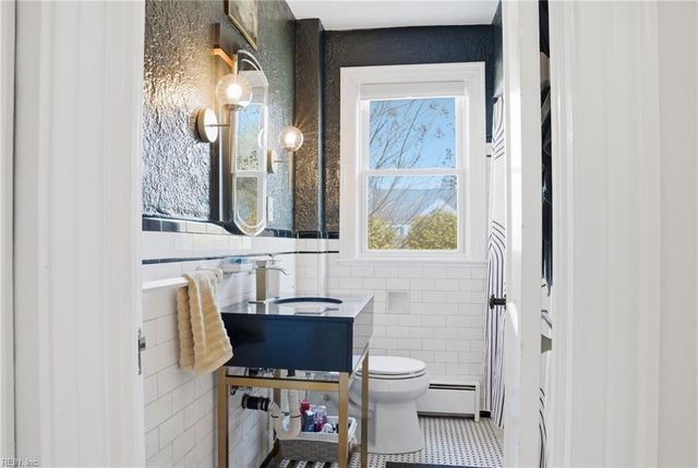 156 Sir Oliver RD, Norfolk, VA 23505