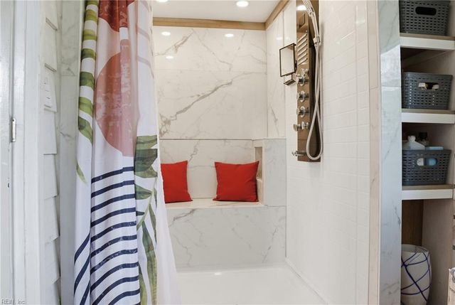 156 Sir Oliver RD, Norfolk, VA 23505