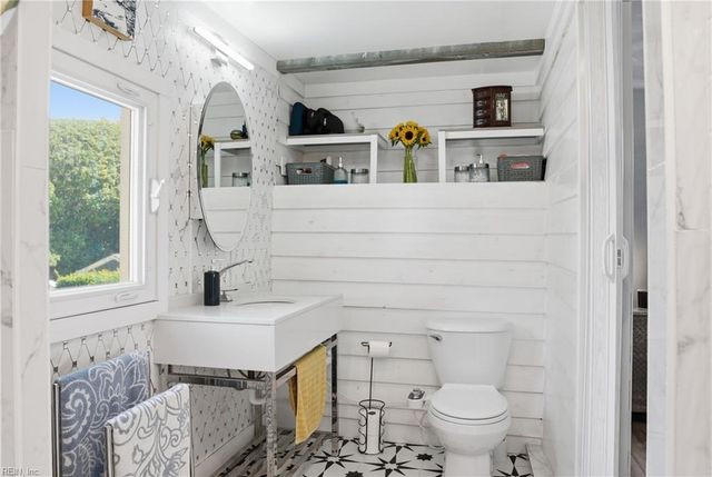 156 Sir Oliver RD, Norfolk, VA 23505