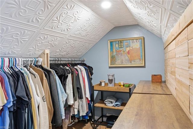 156 Sir Oliver RD, Norfolk, VA 23505