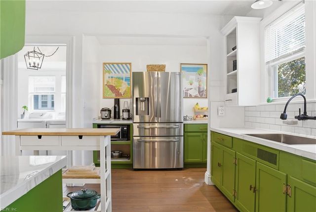 156 Sir Oliver RD, Norfolk, VA 23505