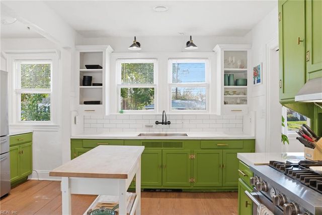 156 Sir Oliver RD, Norfolk, VA 23505