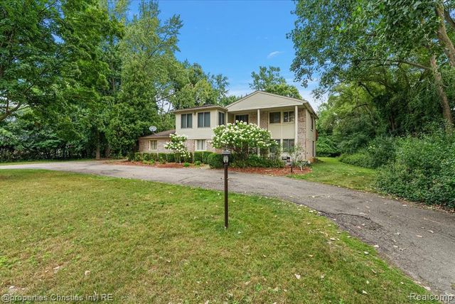 1569 Orchard Lane, Bloomfield Hills, MI 48301
