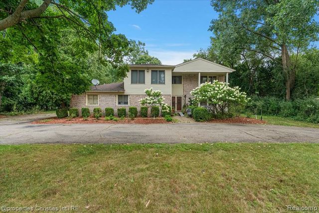 1569 Orchard Lane, Bloomfield Hills, MI 48301