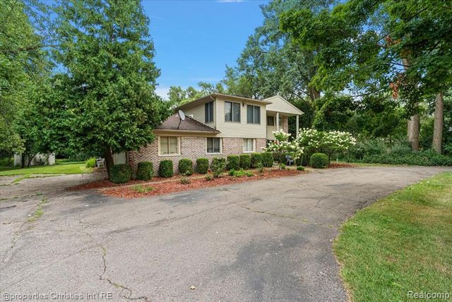 1569 Orchard Lane, Bloomfield Hills, MI 48301
