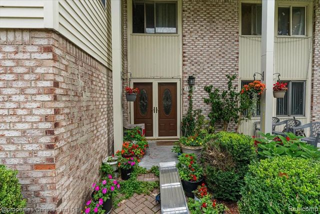 1569 Orchard Lane, Bloomfield Hills, MI 48301