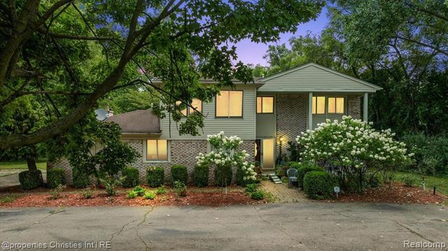 1569 Orchard Lane, Bloomfield Hills, MI 48301