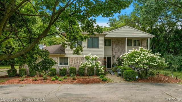 1569 Orchard Lane, Bloomfield Hills, MI 48301