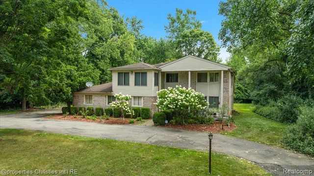 1569 Orchard Lane, Bloomfield Hills, MI 48301