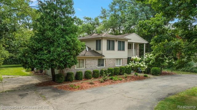 1569 Orchard Lane, Bloomfield Hills, MI 48301