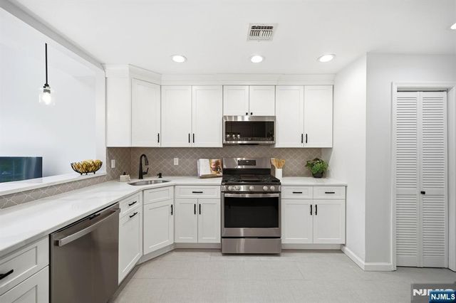 281 Riverwalk Way 160, Clifton, NJ 07014