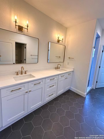 1310 S MESQUITE ST, San Antonio, TX 78210
