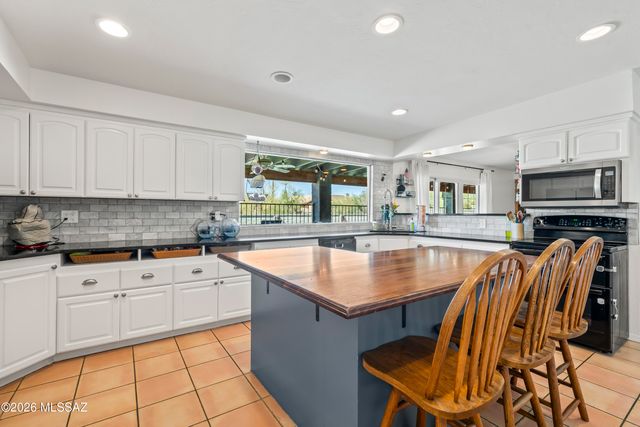 1932 W Harran Circle, Tucson, AZ 85704