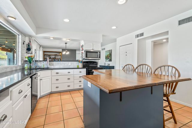 1932 W Harran Circle, Tucson, AZ 85704