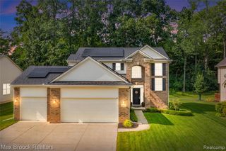 8012 Ivy Glen Park Lane, White Lake, MI 48386