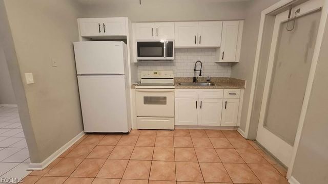 221 Cape Coral PKWY E, Cape Coral, FL 33904