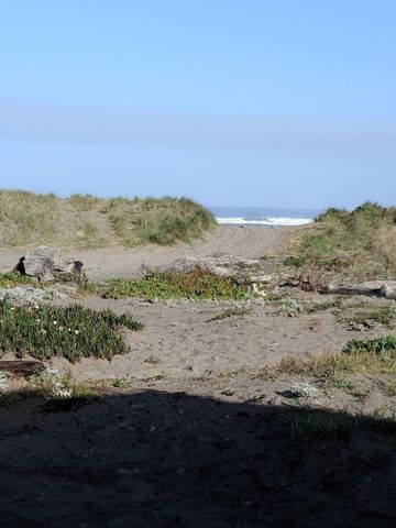 21 Bay View Avenue, Samoa Peninsula, CA 95564