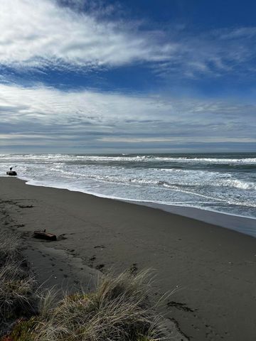 21 Bay View Avenue, Samoa Peninsula, CA 95564