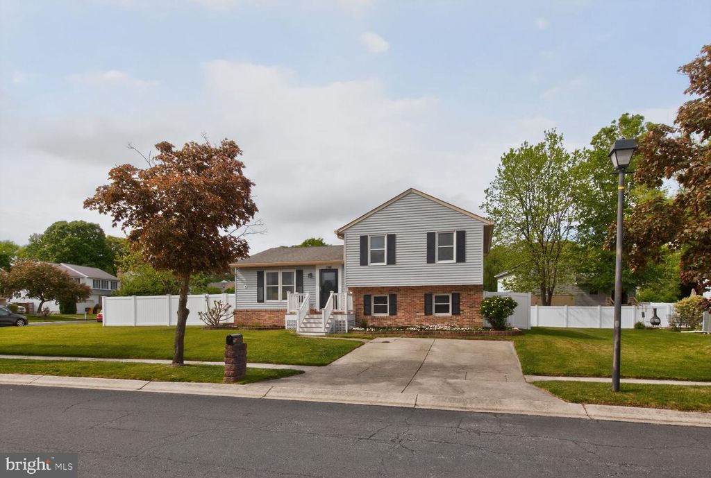 Image 1 of property listing at 1300 ROUNDHOUSE CT, Severn, MD 21144