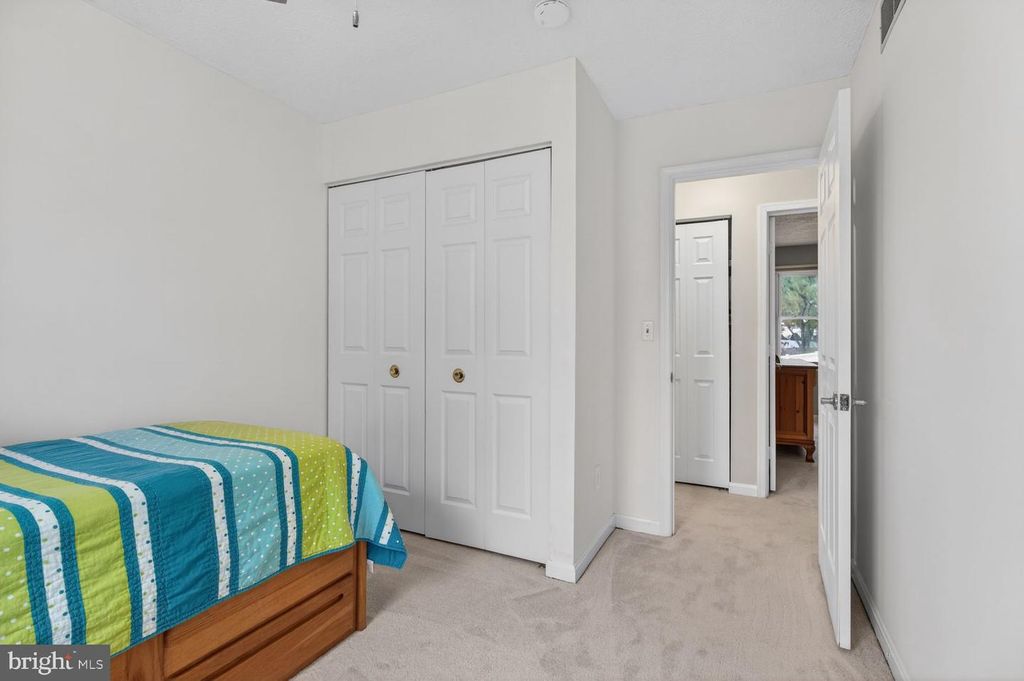 Image 11 of property listing at 1300 ROUNDHOUSE CT, Severn, MD 21144