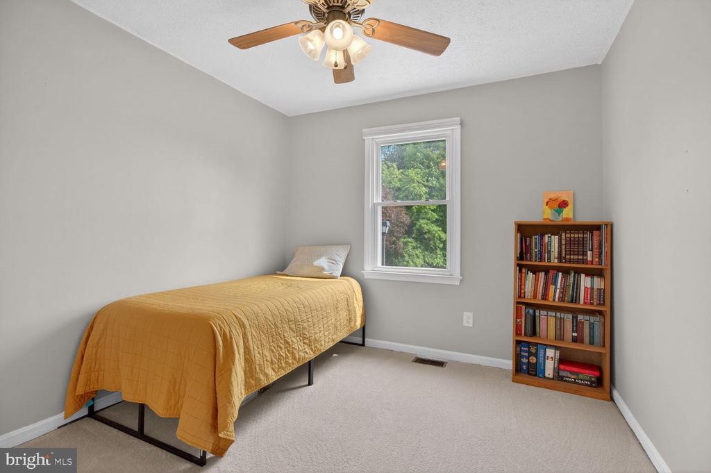 Image 12 of property listing at 1300 ROUNDHOUSE CT, Severn, MD 21144