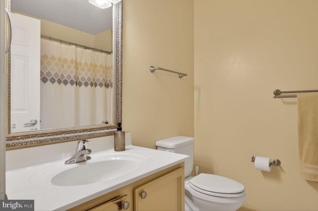 Image 14 of property listing at 1300 ROUNDHOUSE CT, Severn, MD 21144