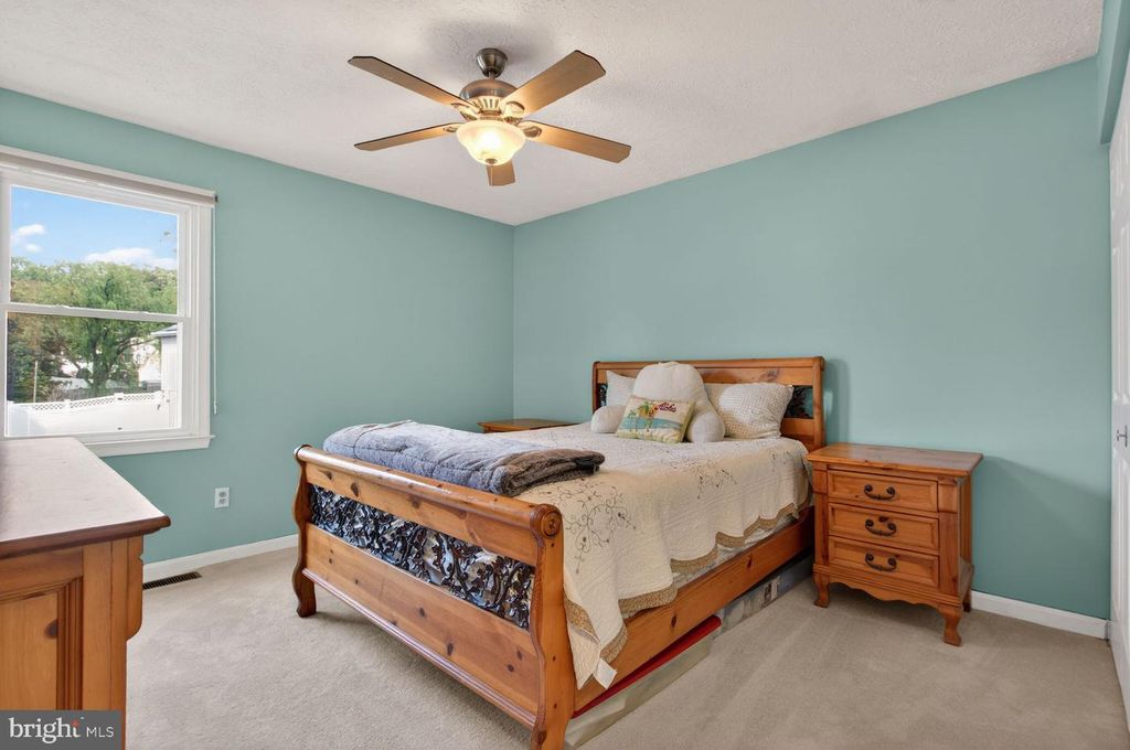 Image 15 of property listing at 1300 ROUNDHOUSE CT, Severn, MD 21144