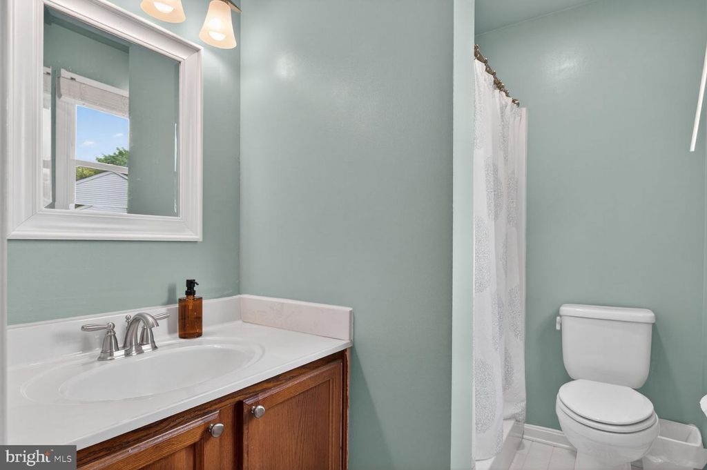 Image 19 of property listing at 1300 ROUNDHOUSE CT, Severn, MD 21144