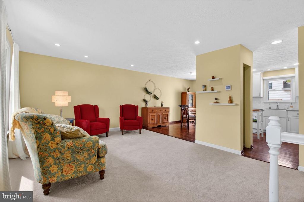 Image 3 of property listing at 1300 ROUNDHOUSE CT, Severn, MD 21144