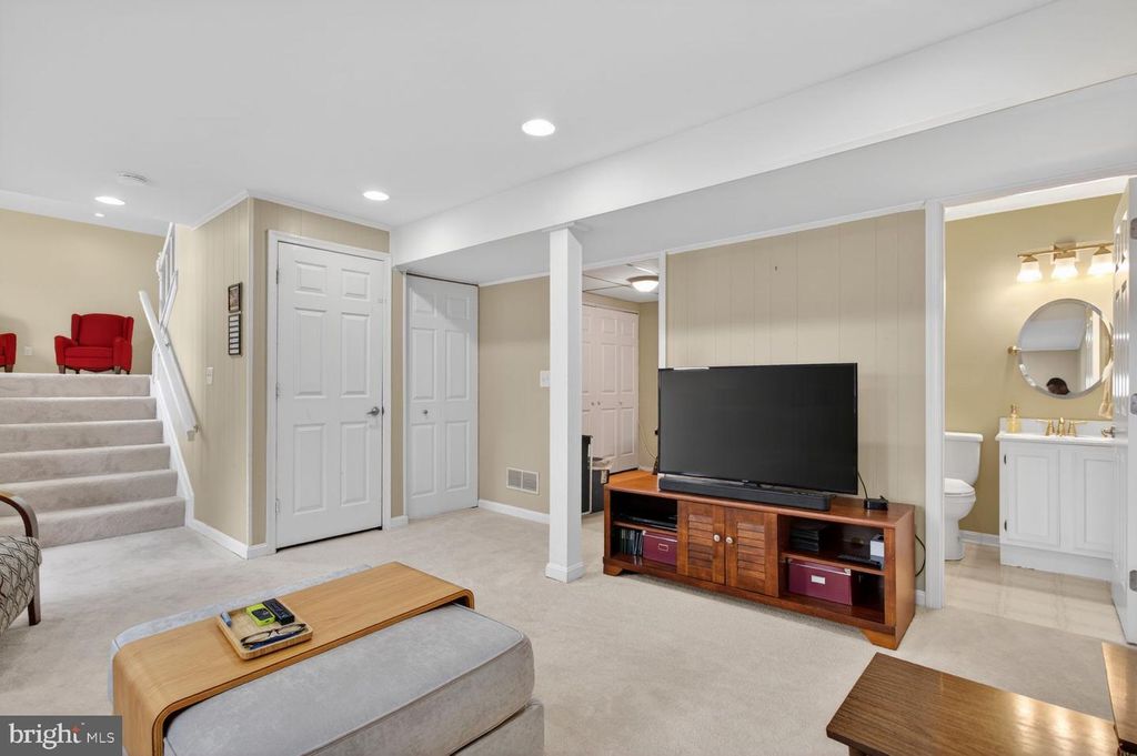 Image 23 of property listing at 1300 ROUNDHOUSE CT, Severn, MD 21144