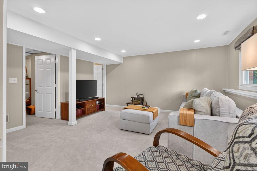 Image 24 of property listing at 1300 ROUNDHOUSE CT, Severn, MD 21144