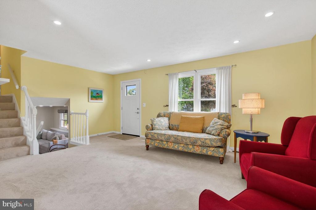 Image 4 of property listing at 1300 ROUNDHOUSE CT, Severn, MD 21144